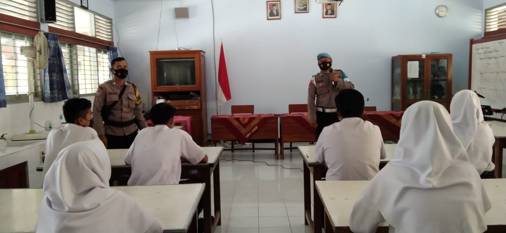 Police Go To School (2)
